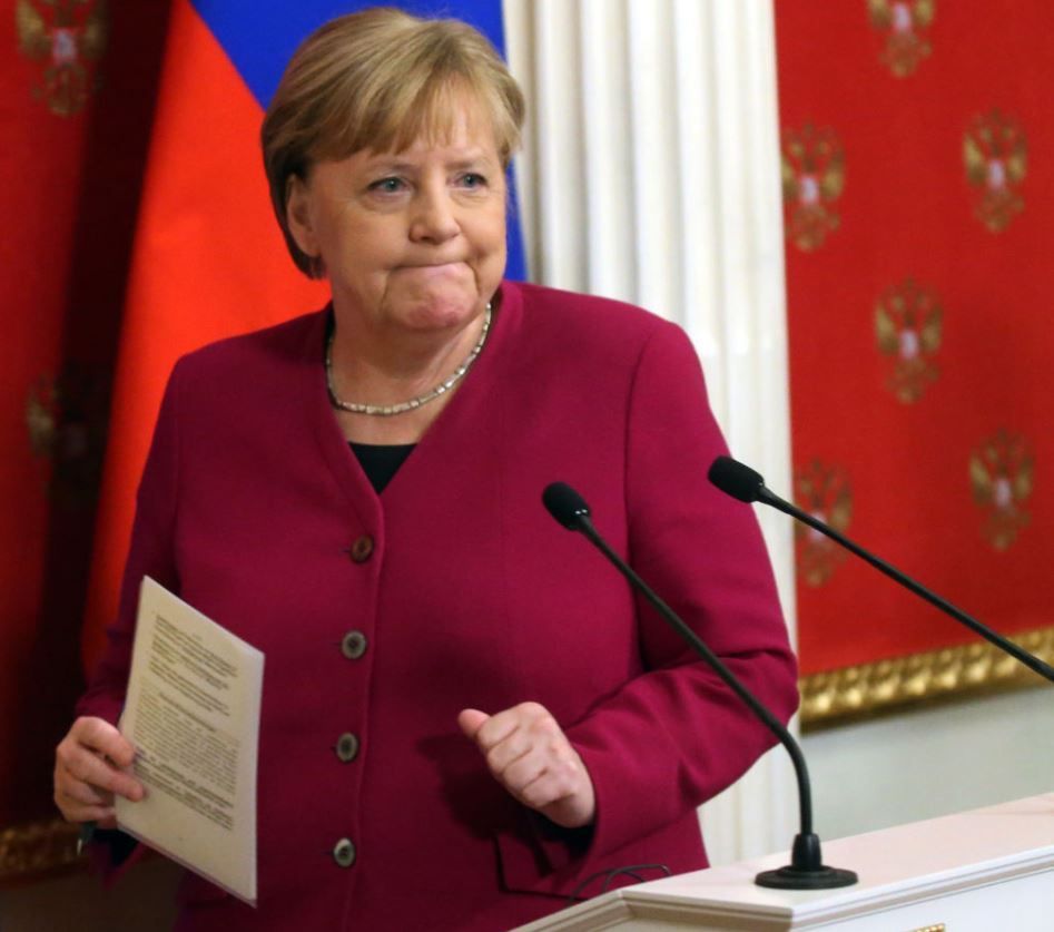 Angela Merkel, Brigitte Macron și Michelle Obama, cu ochii vineți &icirc;n fotografiile unui artist italian