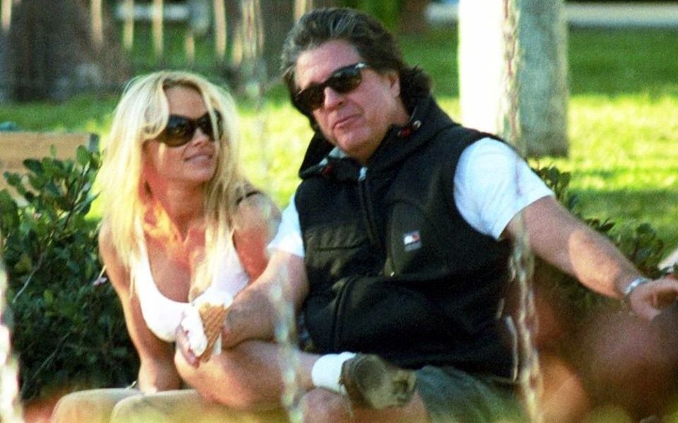 Ce-a fost și ce-a ajuns. Pamela Anderson, părăsită prin SMS