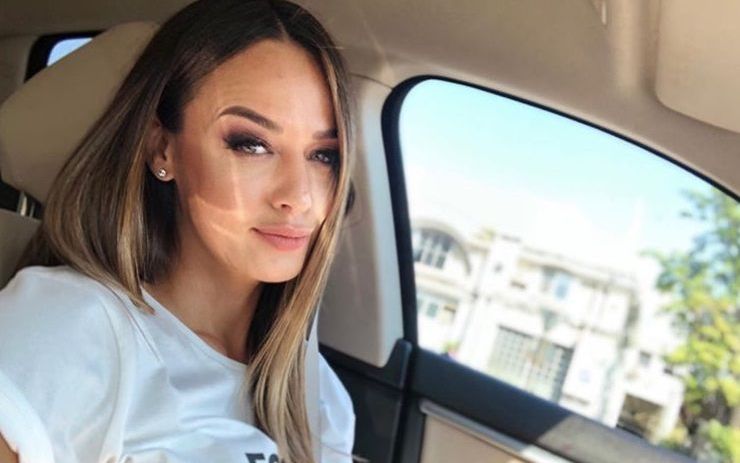 Andreea Raicu, despre rețelele de socializare: Familii perfecte, iar &icirc;n casele lor curg lacrimi șiroaie, poze pline de filtre, sfaturi de viață de la fete de 20 de ani