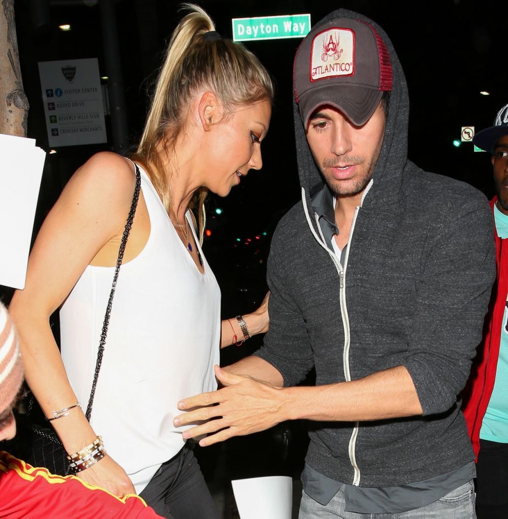 Enrique Iglesias și Anna Kournikova au o fetiță. Primele poze cu &bdquo;raza lor de soare&rdquo;
