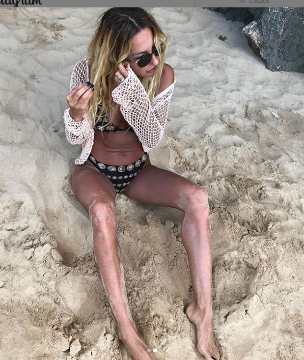 Flavia Mihășan le aprinde imaginația fanilor &icirc;n costum de baie