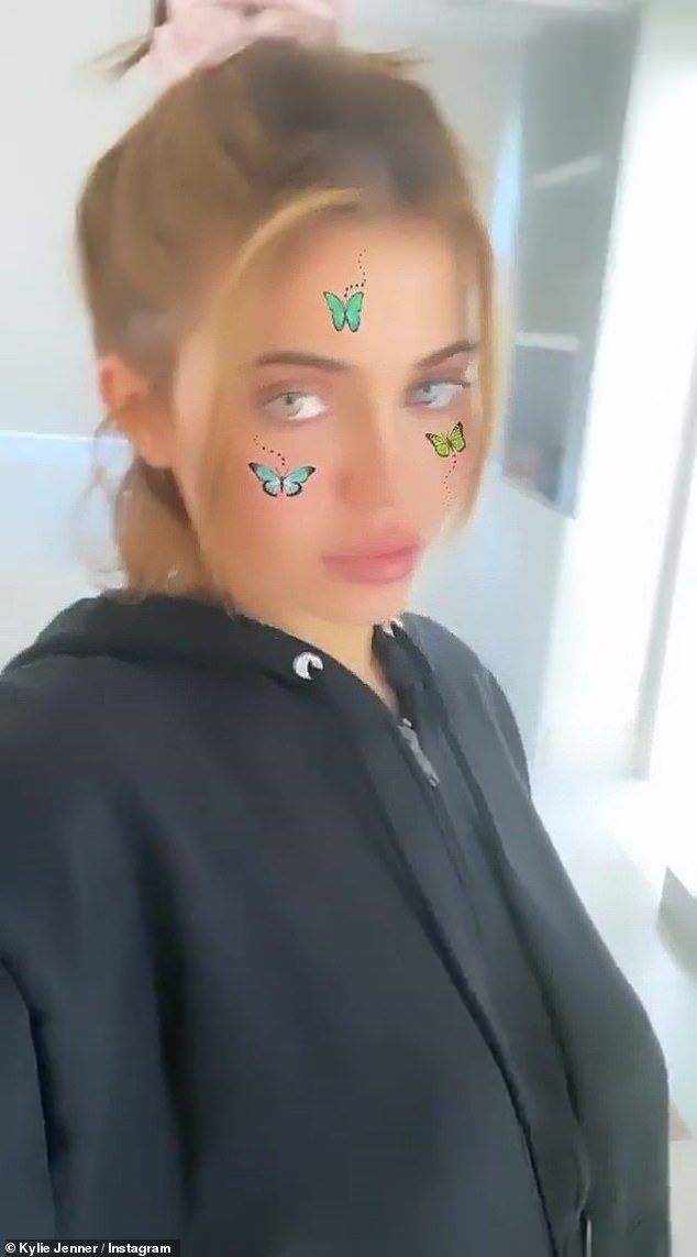 Adevărul despre părul lui Kylie Jenner. Vedeta le-a dezvăluit admiratorilor cum arată &icirc;n realitate