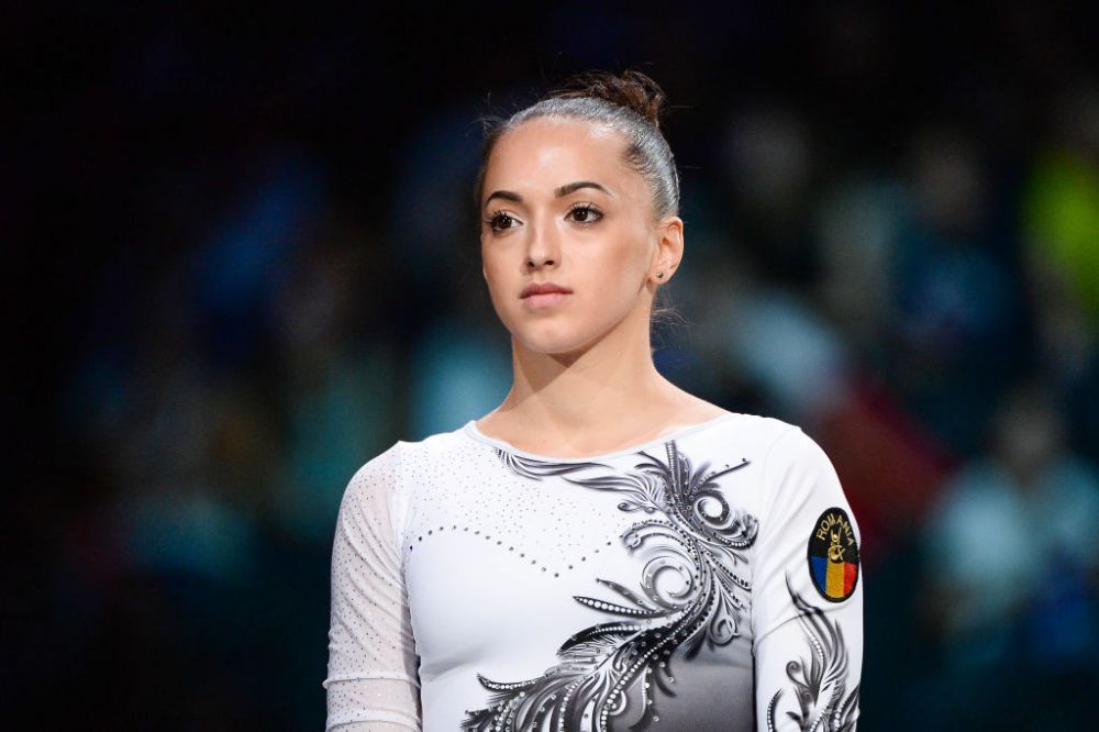 Gimnasta Larisa Iordache a &icirc;mbrăcat uniforma de polițist: &bdquo;Vă rog să stați &icirc;n casă&rdquo;