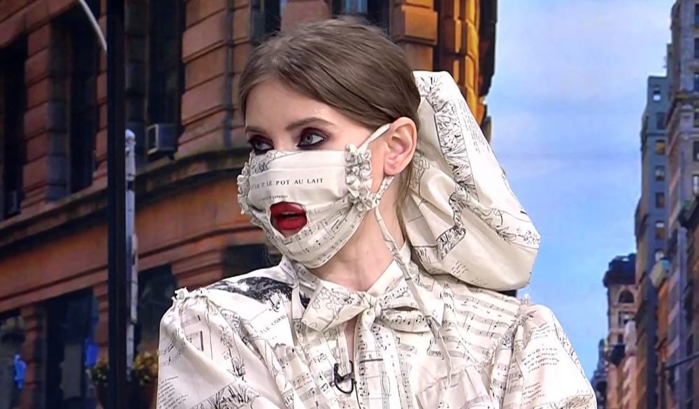 Iulia Albu și moda măștii decupate: &bdquo;Nu este pentru protecție&rdquo;