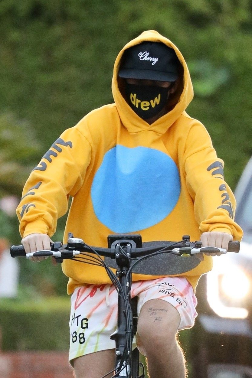 Justin Bieber, de nerecunoscut pe stradă. Admiratorii nu l-au recunoscut c&acirc;nd l-au văzut așa