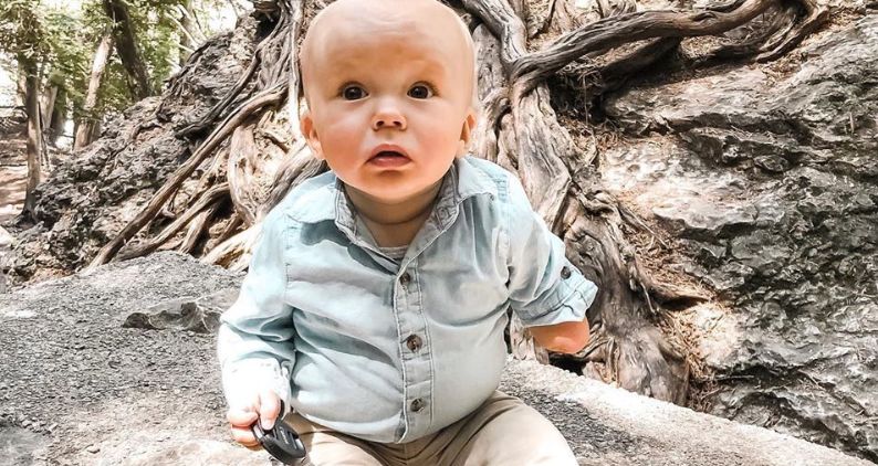 El este cel mai t&acirc;năr influencer de pe Instagram. Povestea lui a fr&acirc;nt inimile internauților
