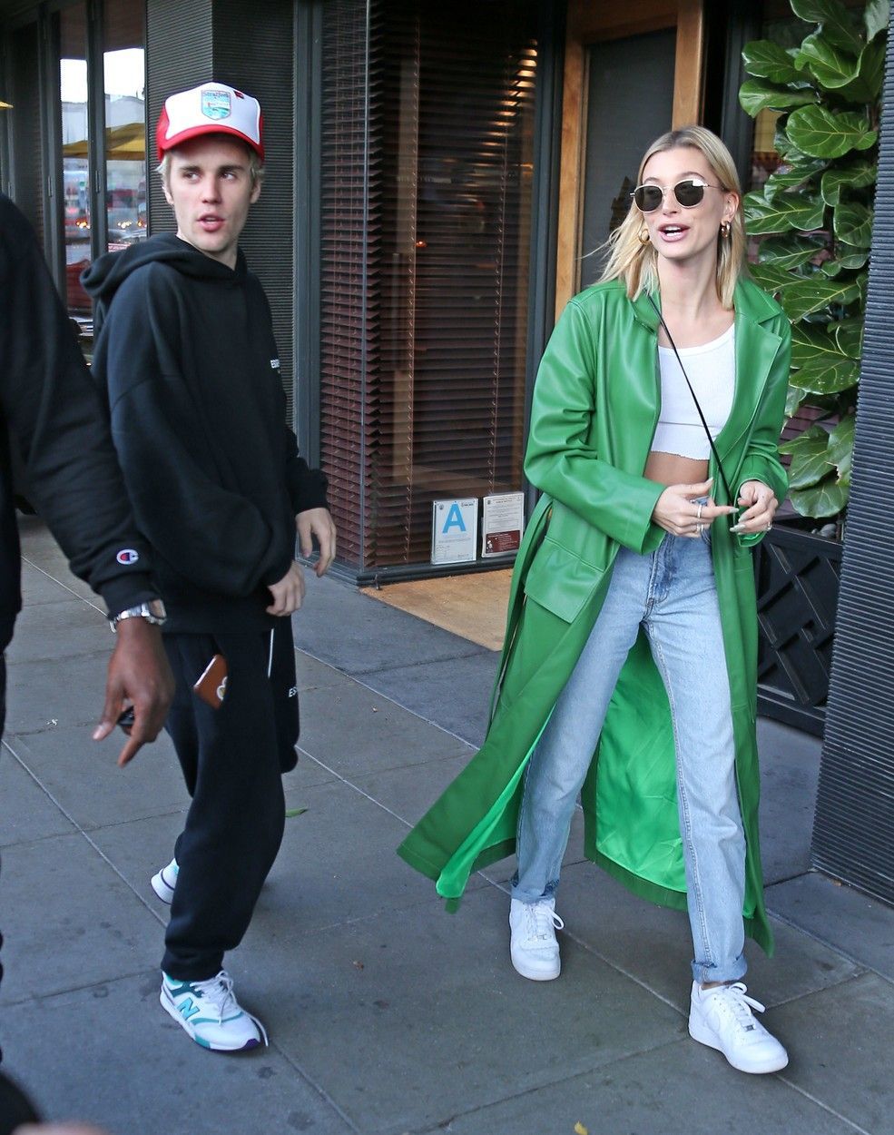 Justin Bieber și Hailey Baldwin, surprinși c&acirc;nd se răcoreau &icirc;ntr-un lac din Utah! Cum au fost fotografiați