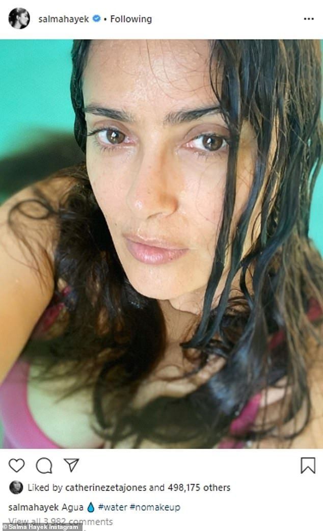 Salma Hayek, selfie fără filtre și machiaj la 53 de ani. Cum arată chipul actriței