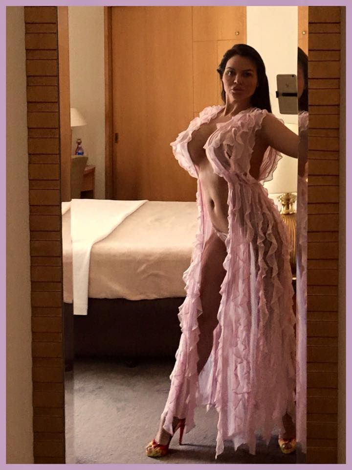 S-a &icirc;ntors la meseria de escortă după ce a născut doi copii: &bdquo;Să crești un bebeluș e mult mai greu&rdquo;
