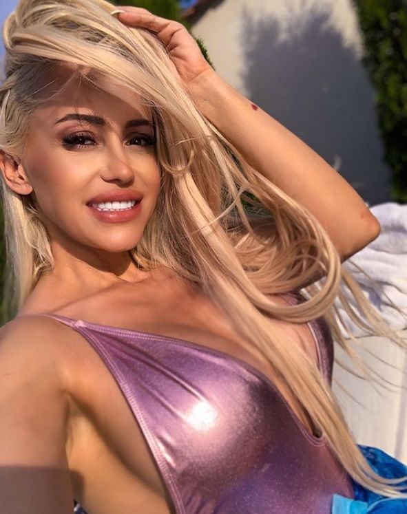Anda Adam, incendiară pe Instagram! S-a fotografiat &icirc;ntr-o rochie transparentă