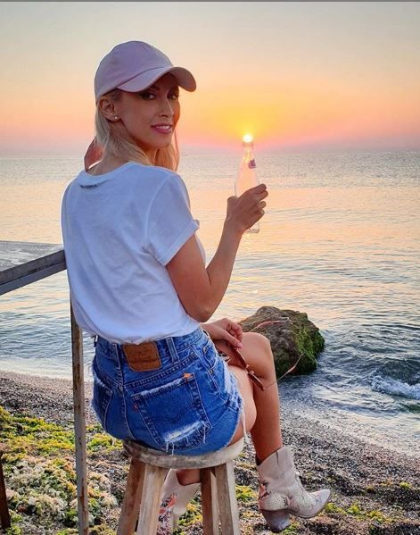 Andreea Bălan, &icirc;n costum de baie, mai fericită ca niciodată: Calmul e sursa puterii