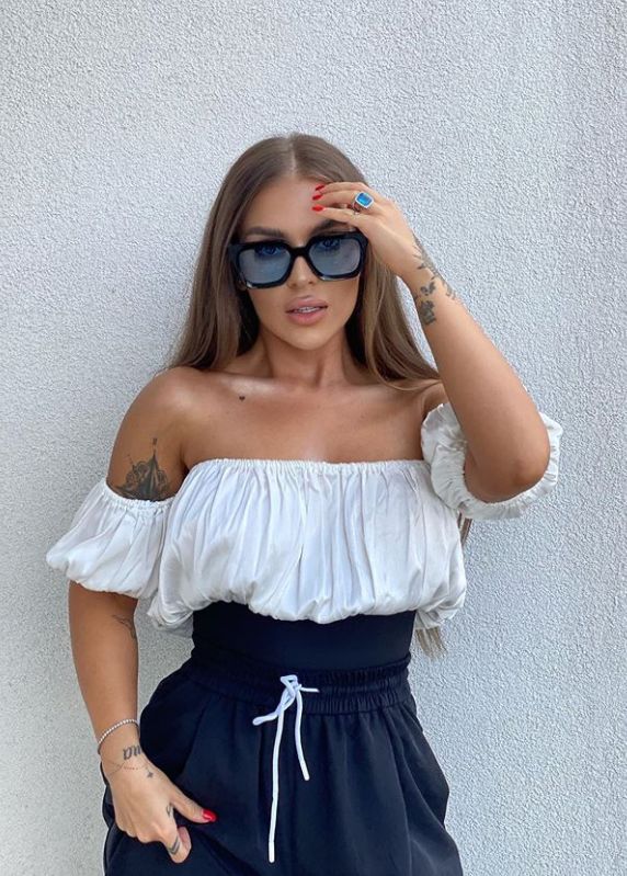 Oana Radu, paradă de ținute sexy &icirc;n ziua cununiei: artista a schimbat 4 ținute &icirc;n c&acirc;teva ore
