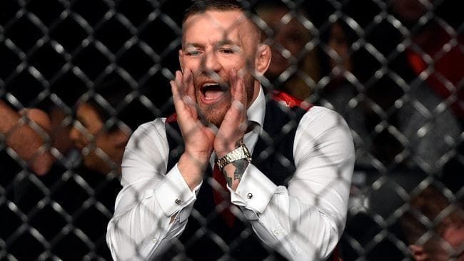 Era cu familia la plajă, dar a pus-o &icirc;n pericol fără să vrea. Conor McGregor, suprins de paparazzi &icirc;n sudul Franței