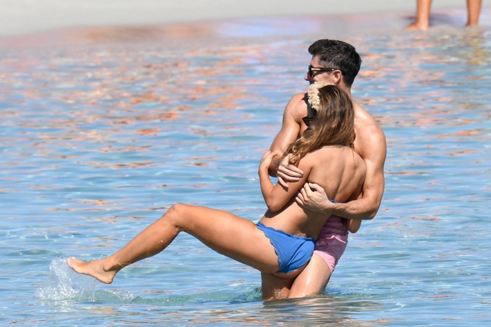 Robert Lewandowski și soția, la plajă. Cum au fost surprinși de fotografi
