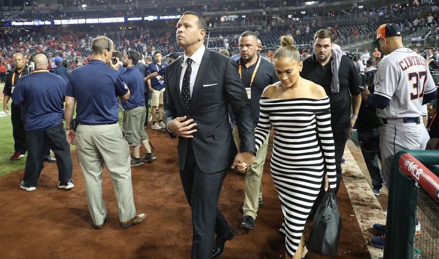 Jennifer Lopez și Alex Rodriguez, cină romantică &icirc;n Manhattan. Cum au fost surprinși de fotografi