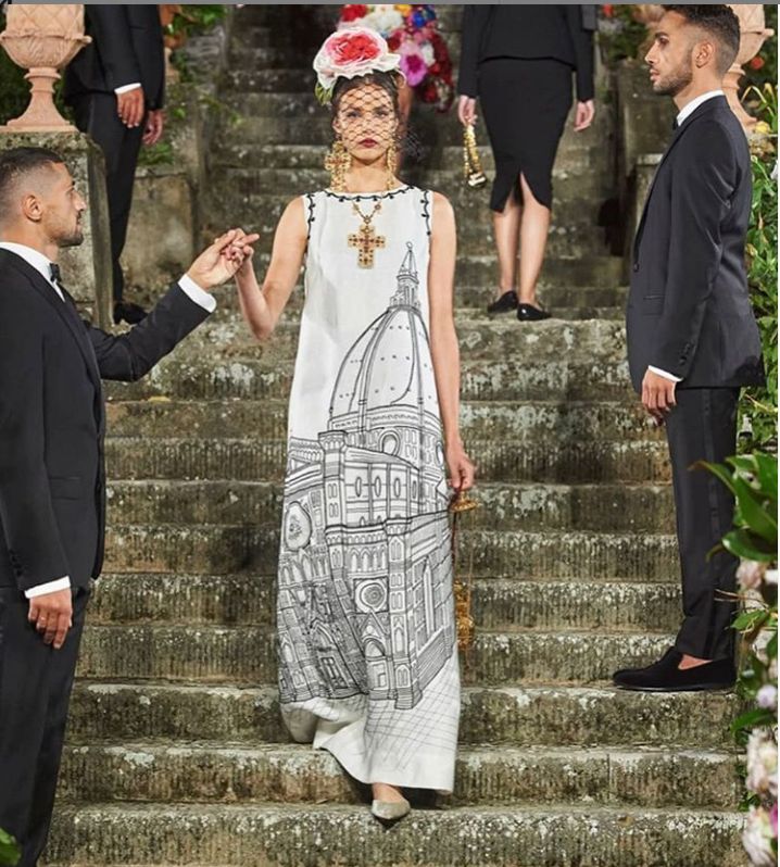 Spectacol de culori la prezentarea de modă Dolce Gabbana. Monica Bellucci, printre invitații de seamă