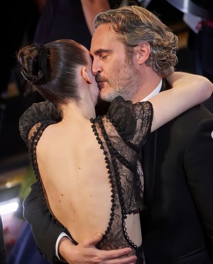 Rooney Mara și Joaquin Phoenix au devenit părinți. Actorii au ales un nume special pentru primul lor copil