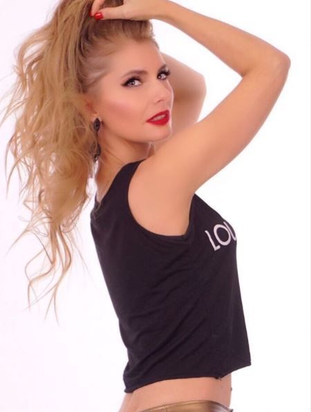 Cu o carieră record &icirc;n modelling și o mulțime de premii la concursuri de Miss, Gianina este probabil cea mai frumoasă asistentă din țară