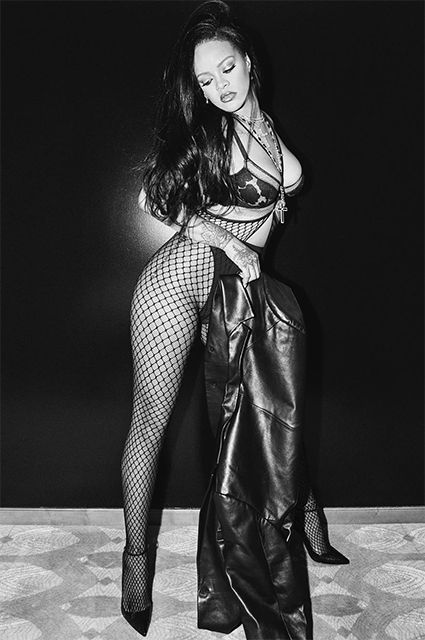 Bella Hadid, Cara Delevingne și Irina Shayk, apariții incendiare &icirc;n lenjerie intimă. Imagini din culisele show-ului lansat de Rihanna