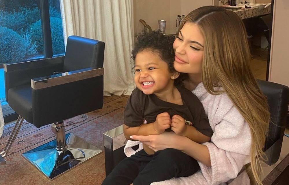 Fiica lui Kylie Jenner, cu ghiozdan de 12.000 de dolari &icirc;n prima ei zi de școală