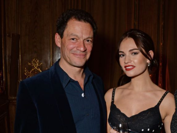 Reacția soției actorului Dominic West, după ce acesta a fost surprins sărut&acirc;ndu-se cu Lily James