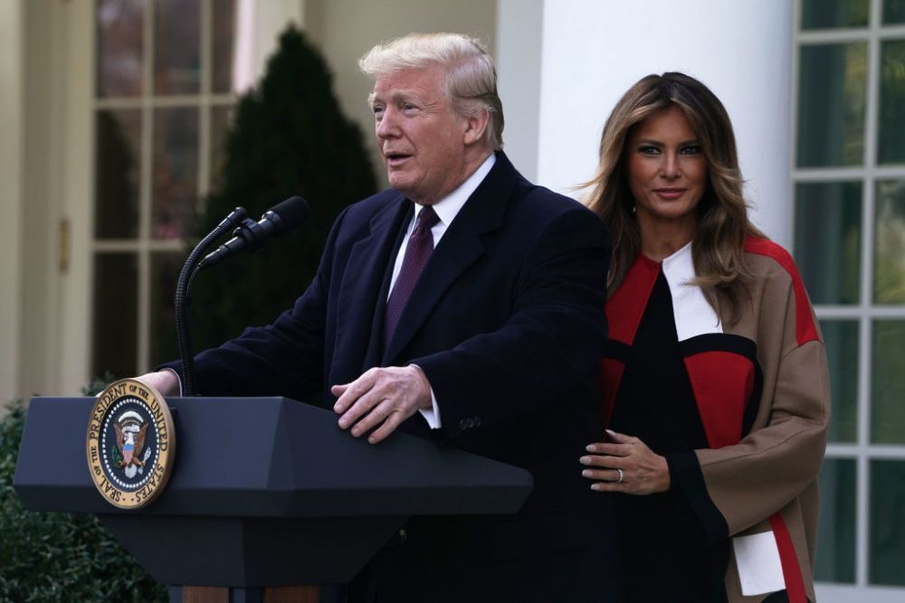 Melania Trump a &icirc;nvins coronavirusul cu tratamente naturale. Cu ce simptome s-a confruntat Prima Doamnă a Statelor Unite