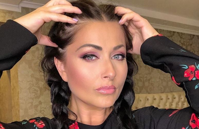 Gabriela Cristea, ipostază incendiară. Cum s-a lăsat fotografiată vedeta