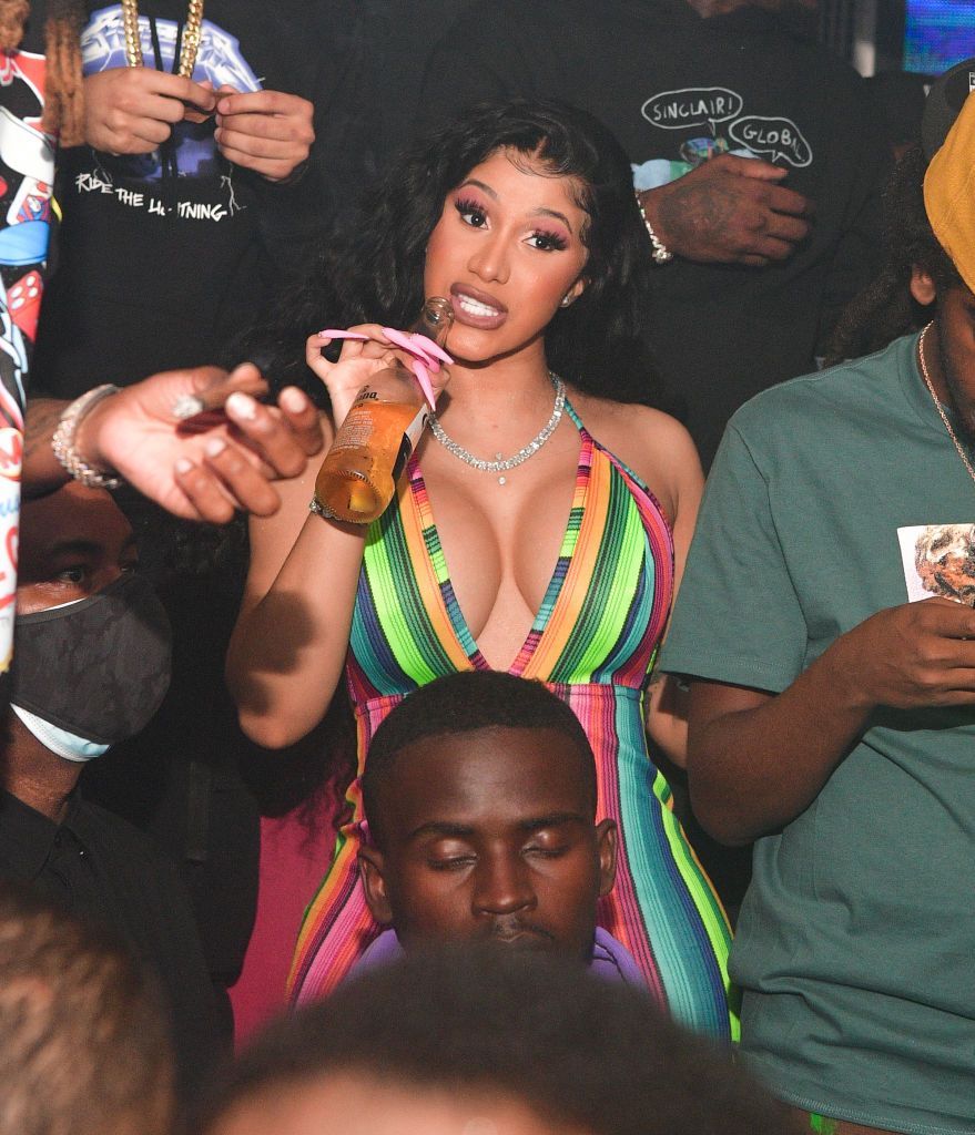 Cardi B, victima unei postări cu tentă rasistă. Artista, criticată grosolan pentru colecția de genți scumpe