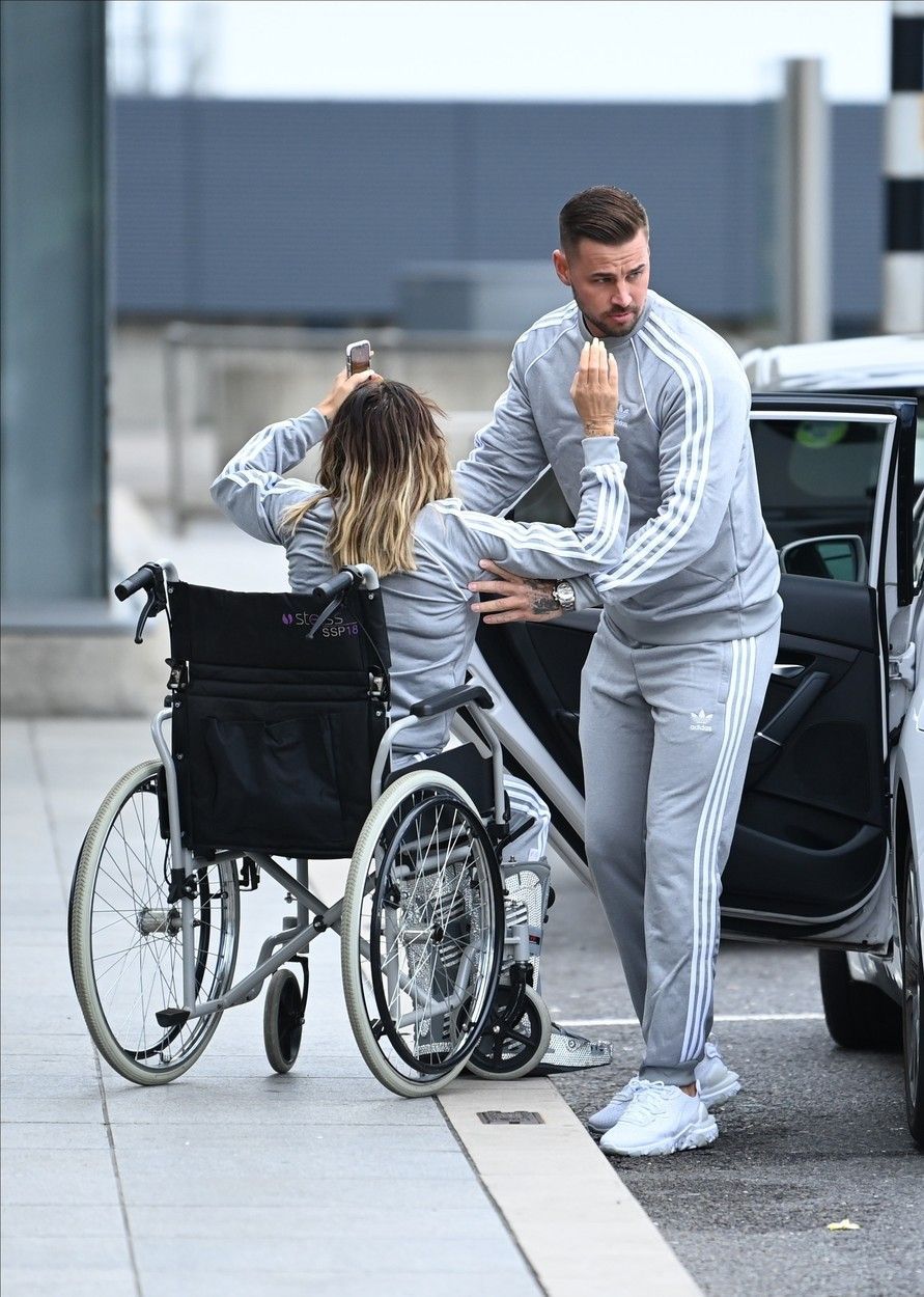 Katie Price, incredibil de bronzată după patru zile &icirc;n Maldive