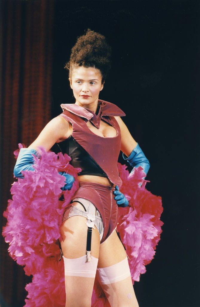 Helena Christensen, ședință foto incendiară pentru Victoria&rsquo;s Secret, la 51 de ani