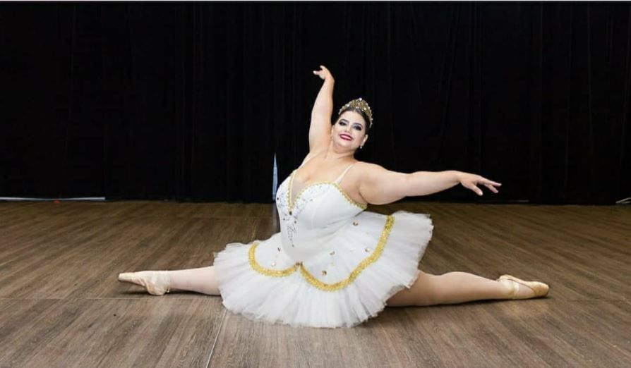 Kilogramele &icirc;n plus n-au &icirc;mpiedicat-o să-și urmeze visul. C&acirc;t de bine dansează o balerină plus-size din Brazilia