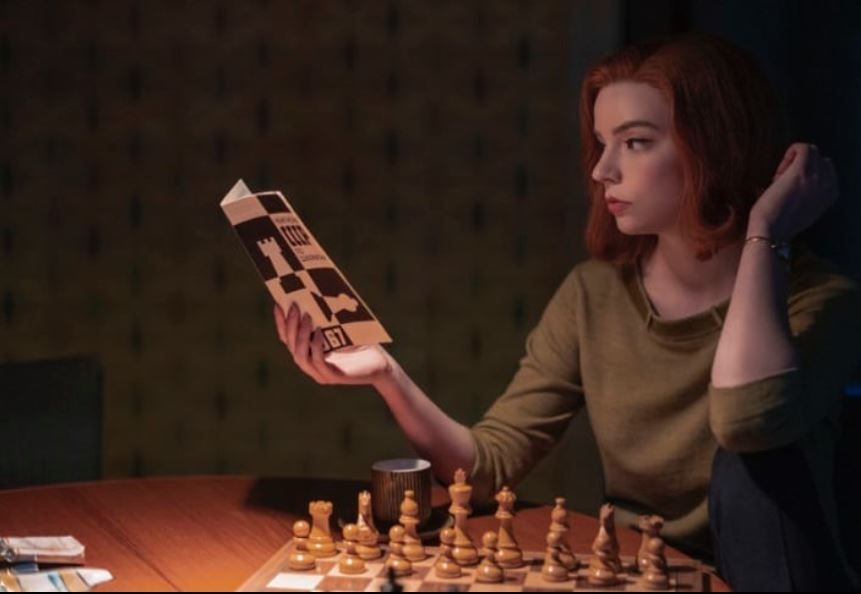 Cel mai popular serial de pe Netflix a creat un trend vestimentar. Cum se &icirc;mbracă vedetele care l-au urmărit