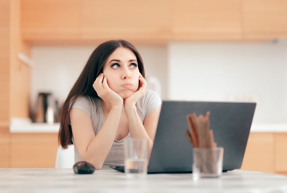 Procrastinare, pe oltenește lene - ce &icirc;nseamnă și de ce ne am&acirc;năm viața?