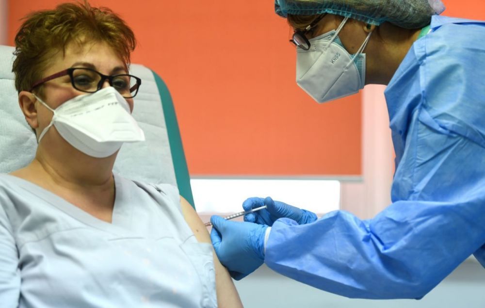 Cu ce vaccin anti-COVID mă voi imuniza? Iată ce trebuie să știi despre serurile Pfizer și Moderna