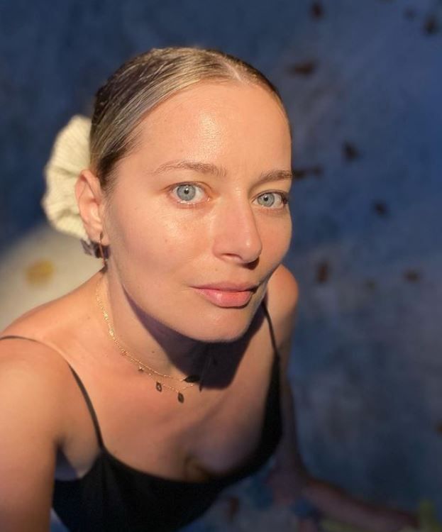 Laura Cosoi, despre &bdquo;presiunea nedreaptă&rdquo; asupra femeilor după sarcină: &bdquo;Fii indulgentă cu tine, mămico!&rdquo;