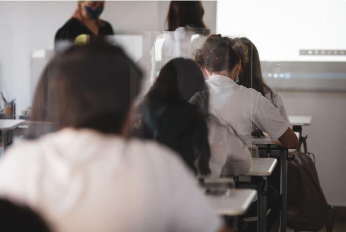 Ministerul Sănătății a anunțat ce se &icirc;nt&acirc;mplă dacă apar &icirc;mbolnăviri &icirc;ntr-o sală de clasă după redeschiderea școlilor