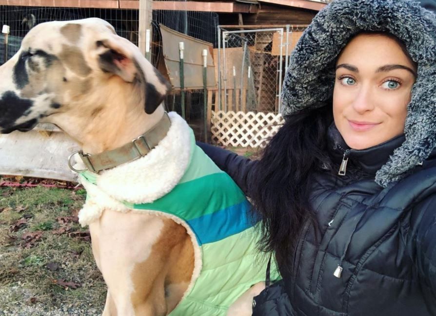A adoptat peste 200 de animale, iar acum curtea casei ei seamănă cu o grădină zoologică