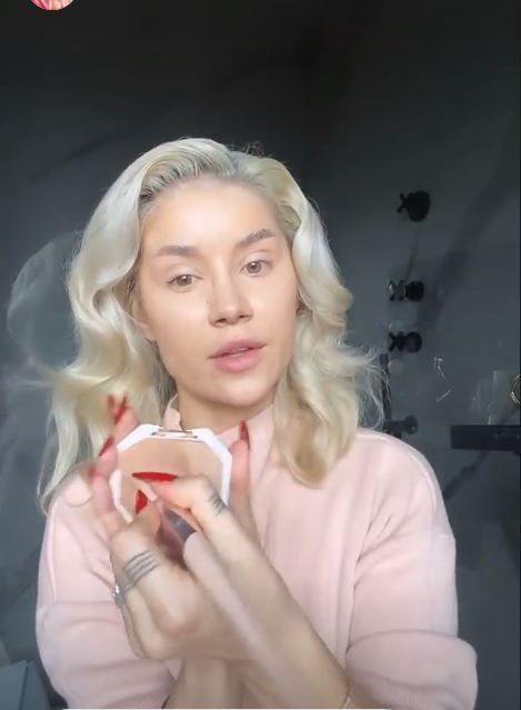Alina Ceușan, așa cum puțini au văzut-o. Cum arată vedeta nemachiată