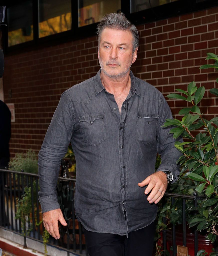 Alec Baldwin şi-a dezactivat contul de Twitter după o glumă la adresa actriței Gillian Anderson