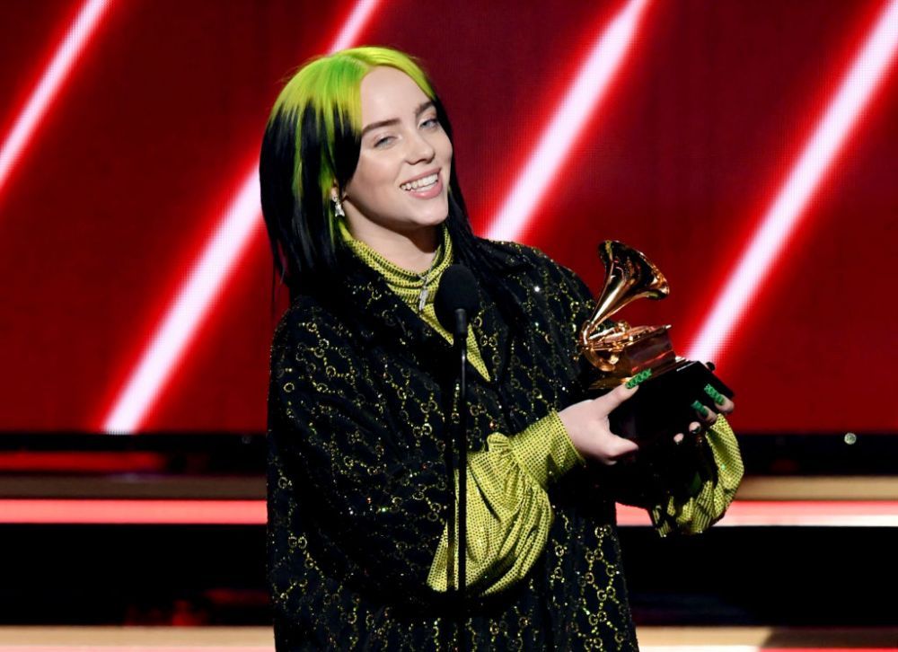 Billie Eilish s-a vopsit blondă și fanii i-au spus că e frumoasă și așa. &bdquo;Ciupiți-mă!&rdquo;