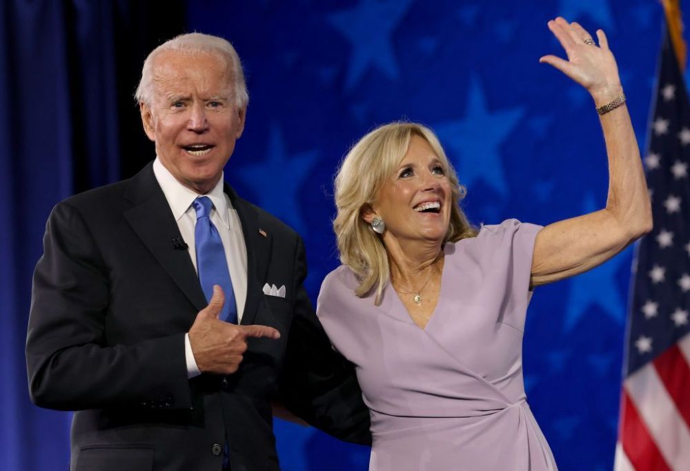 Jill Biden, ținuta cu ciorapi plasă și fustă scurtă care a st&acirc;rnit controverse