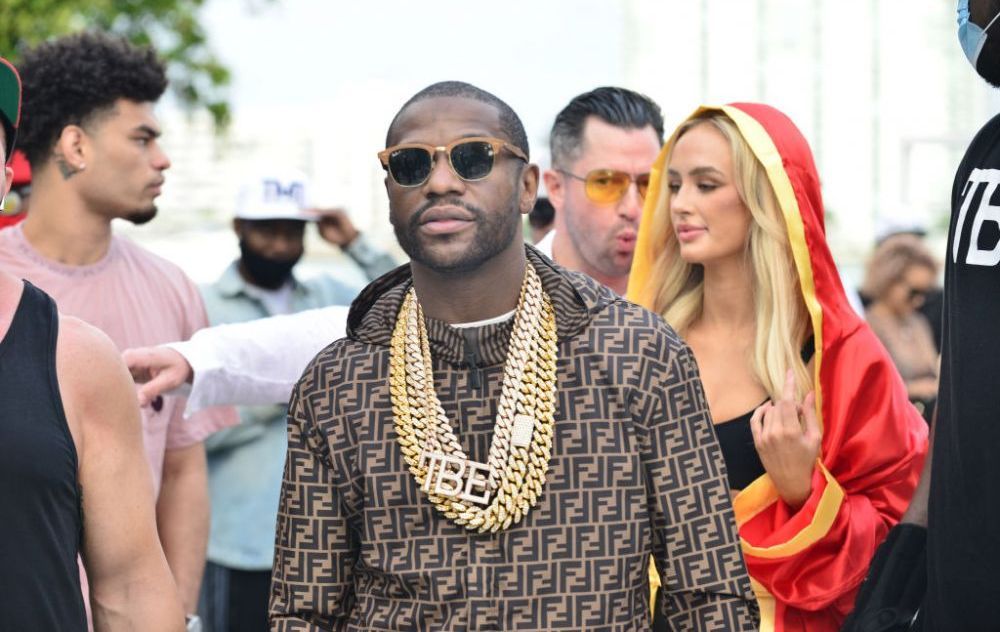 Floyd Mayweather a &bdquo;spart&rdquo; 80.000 de dolari &icirc;n 10 minute pe 4 accesorii de lux