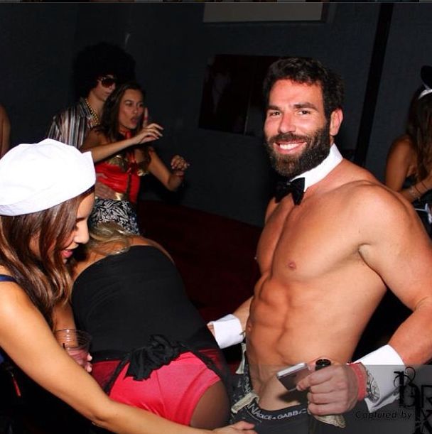 Dan Bilzerian, dezvăluiri picante. C&acirc;te cuceriri a avut &icirc;ntr-o singură zi