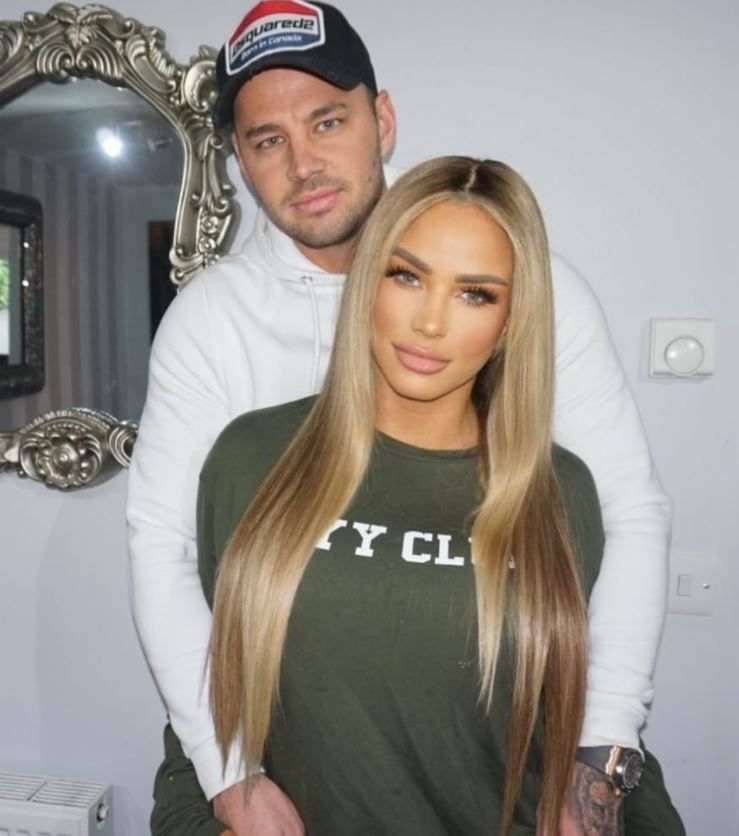 Fotomodelul Katie Price s-a logodit pentru a șaptea oară, la 42 de ani
