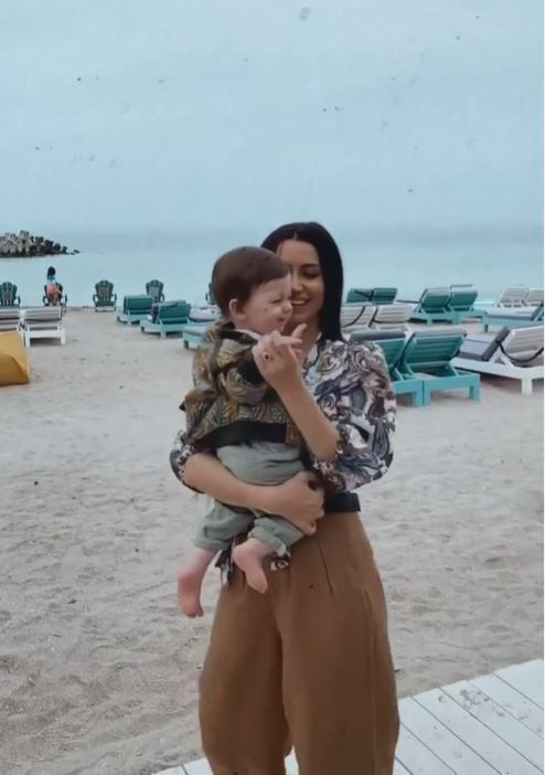 Lili Sandu și Silviu Țolu, pentru prima dată la mare cu băiețelul lor. Fanii au fost cuceriți de imaginile cu Thomas Jay