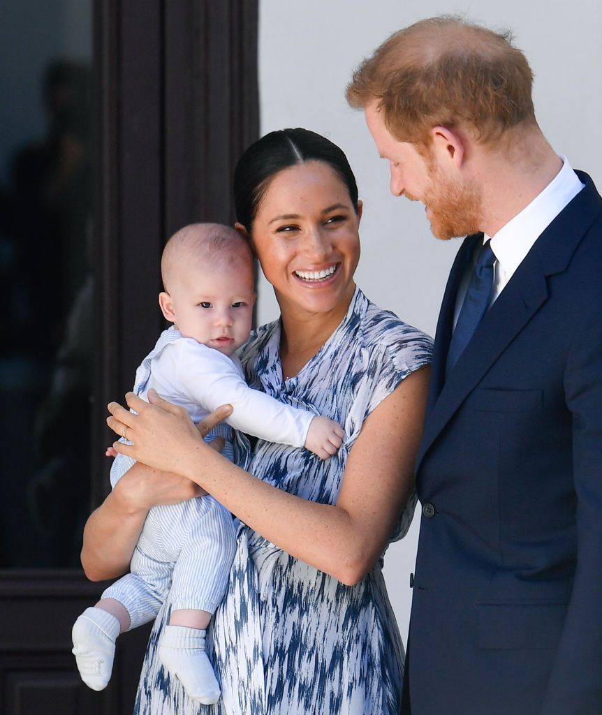 Archie, fiul lui Meghan și Harry, &icirc;mplinește doi ani. Ce mesaj i-a transmis Regina