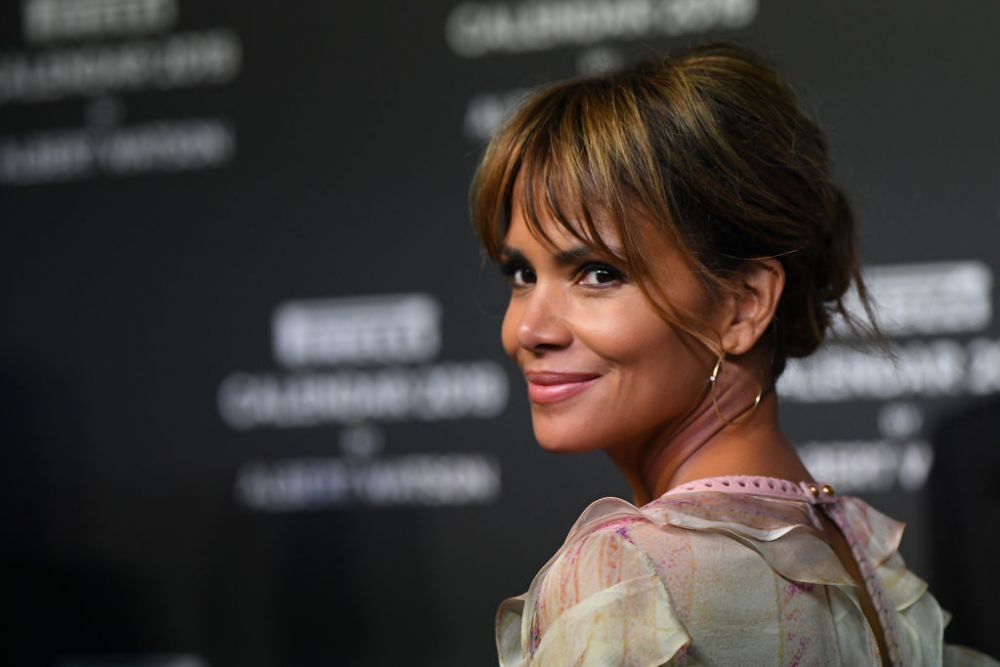 Halle Berry, apariție de sute de mii de like-uri pe Instagram. Cum s-a lăsat actrița fotografiată