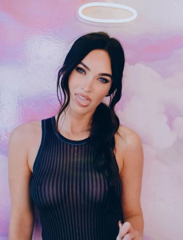 Megan Fox, &icirc;ntr-o bluză transparentă, fără sutien. Imaginea care a făcut senzație pe Instagram