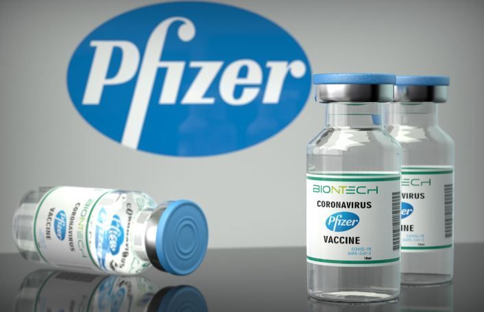 Cum se simte t&acirc;năra vaccinată cu patru doze de vaccin Pfizer? Mama acesteia spune că are tot mai multe probleme