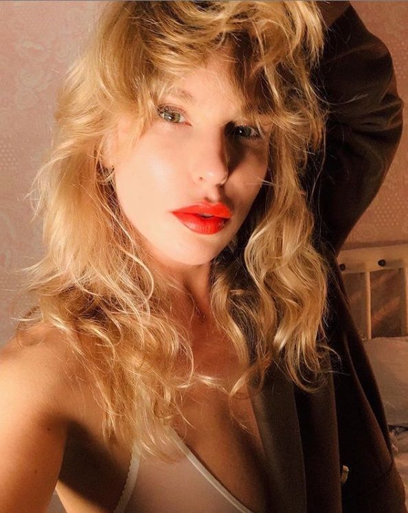 Corina Bud și-a surprins fanii de pe Instagram! Cum s-a fotografiat artista